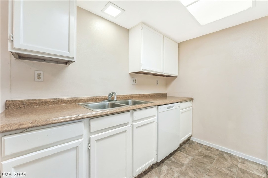 457 N Lamb Boulevard - Photo 9