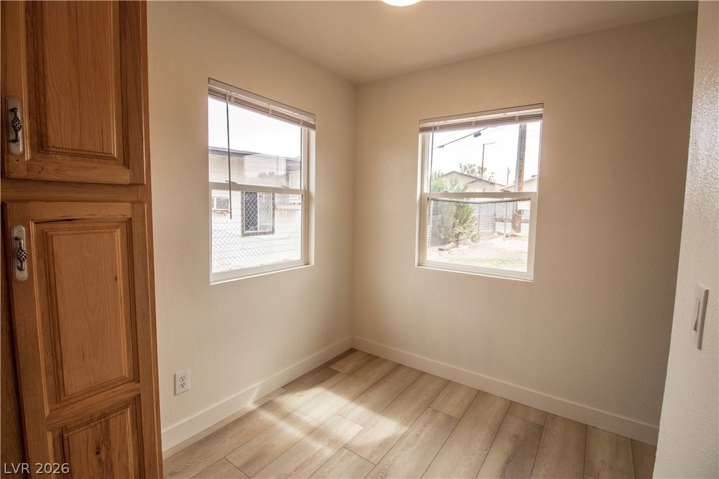 119 W Victory Road - Photo 6