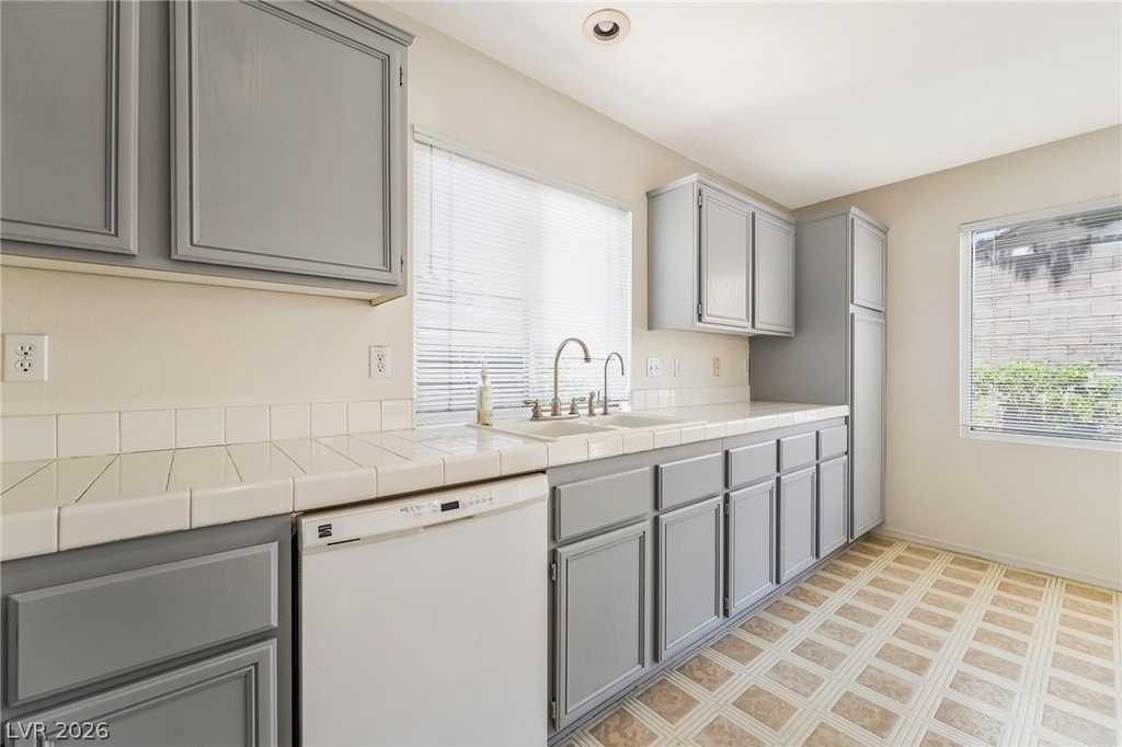 9888 Sparrow Ridge Avenue - Photo 16