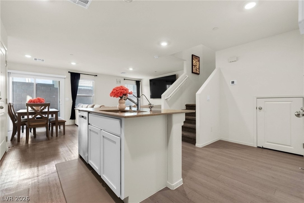 6136 Lily Garden Street - Photo 5