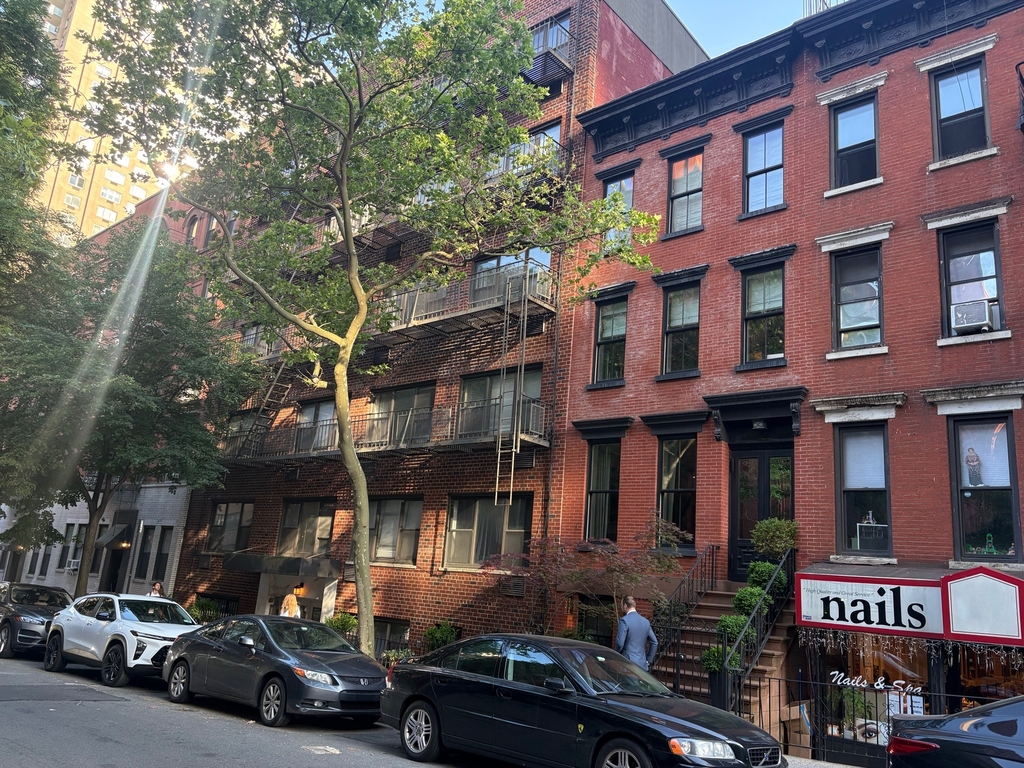 220 East 87th Street - Photo 6