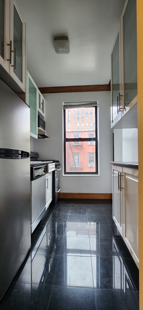 East 18th Street / 2nd Ave - Photo 2