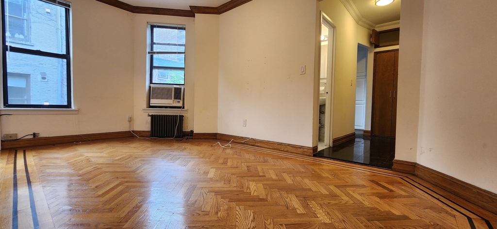 East 18th Street / 2nd Ave - Photo 1