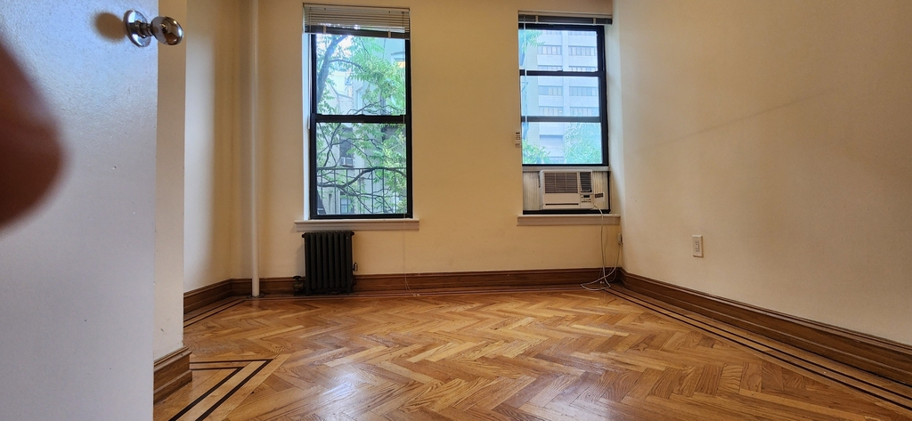 East 18th Street / 2nd Ave - Photo 6