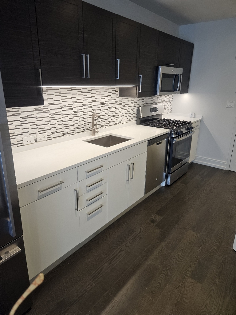 555 10th Avenue - Photo 10