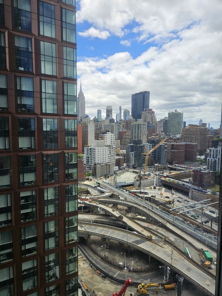 555 10th Avenue - Photo 9