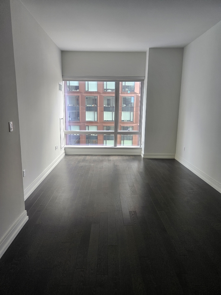 555 10th Avenue - Photo 11