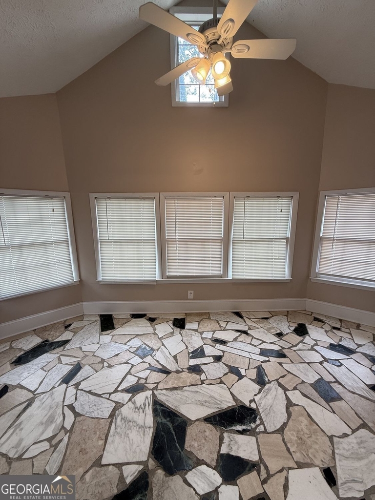 1011 Peek Street Nw - Photo 4
