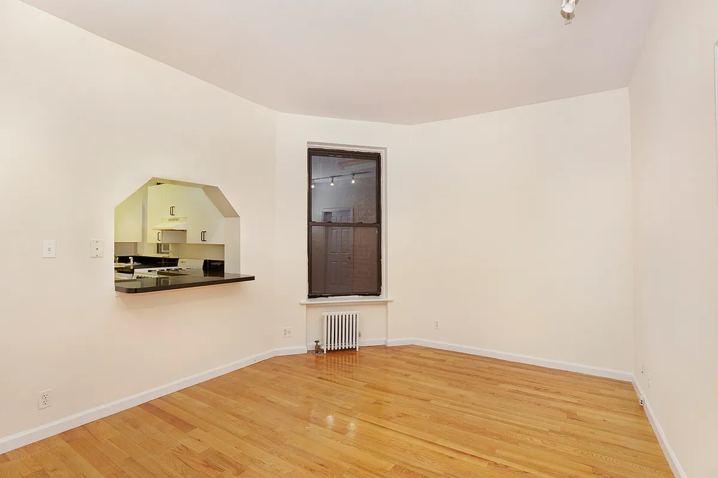 East 58th St & 1st Ave - Photo 1