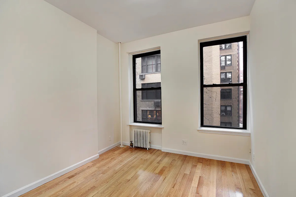 East 58th St & 1st Ave - Photo 0