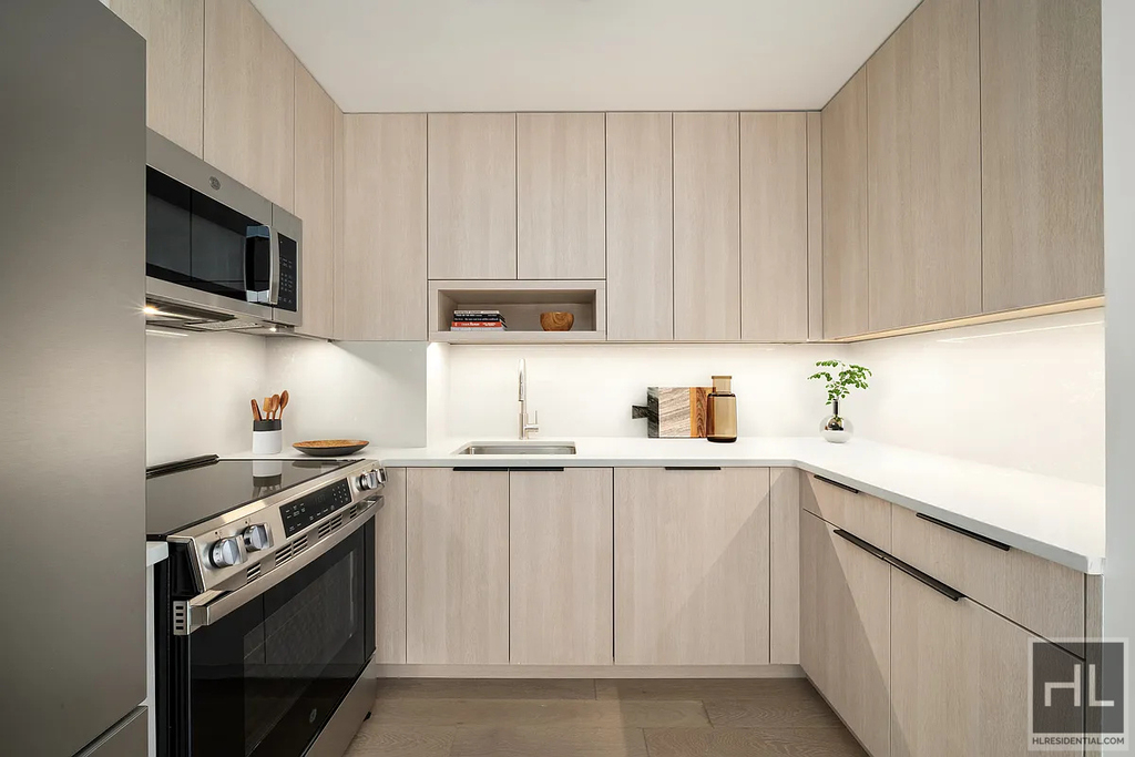 East 36th Street - Photo 3