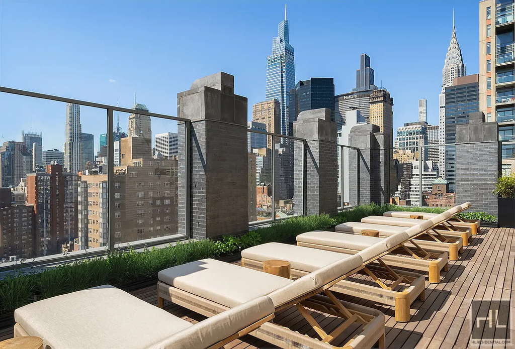 East 36th Street - Photo 8