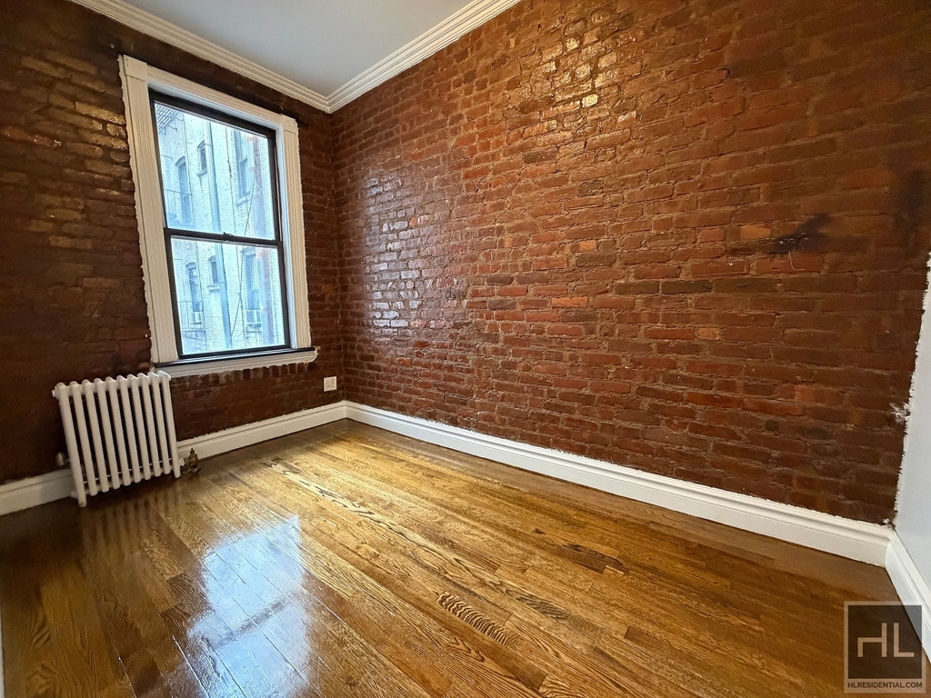 East 13th Street - Photo 3