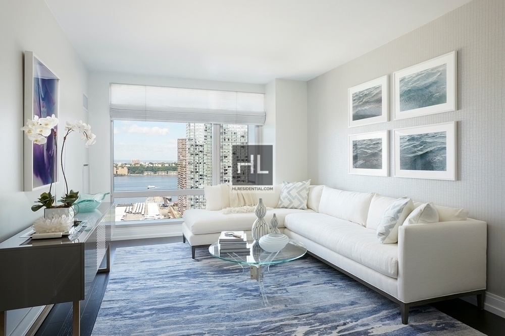 Tenth Avenue - Photo 2