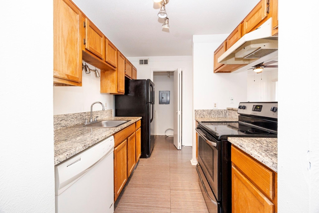 18333 Roehampton Drive - Photo 13