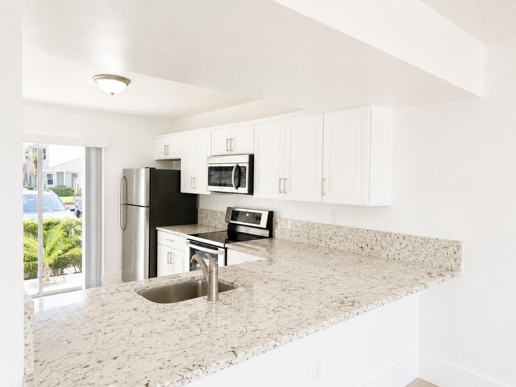 887 Crystal Lake Drive - Photo 3