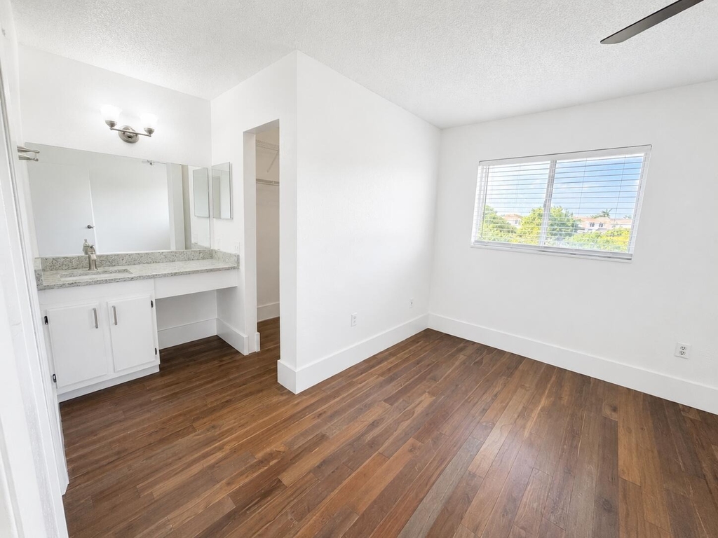 887 Crystal Lake Drive - Photo 16