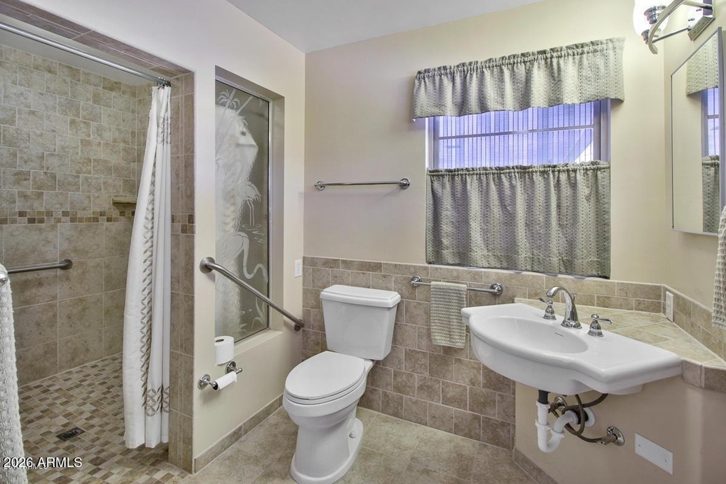 375 S Buena Vista Avenue - Photo 2