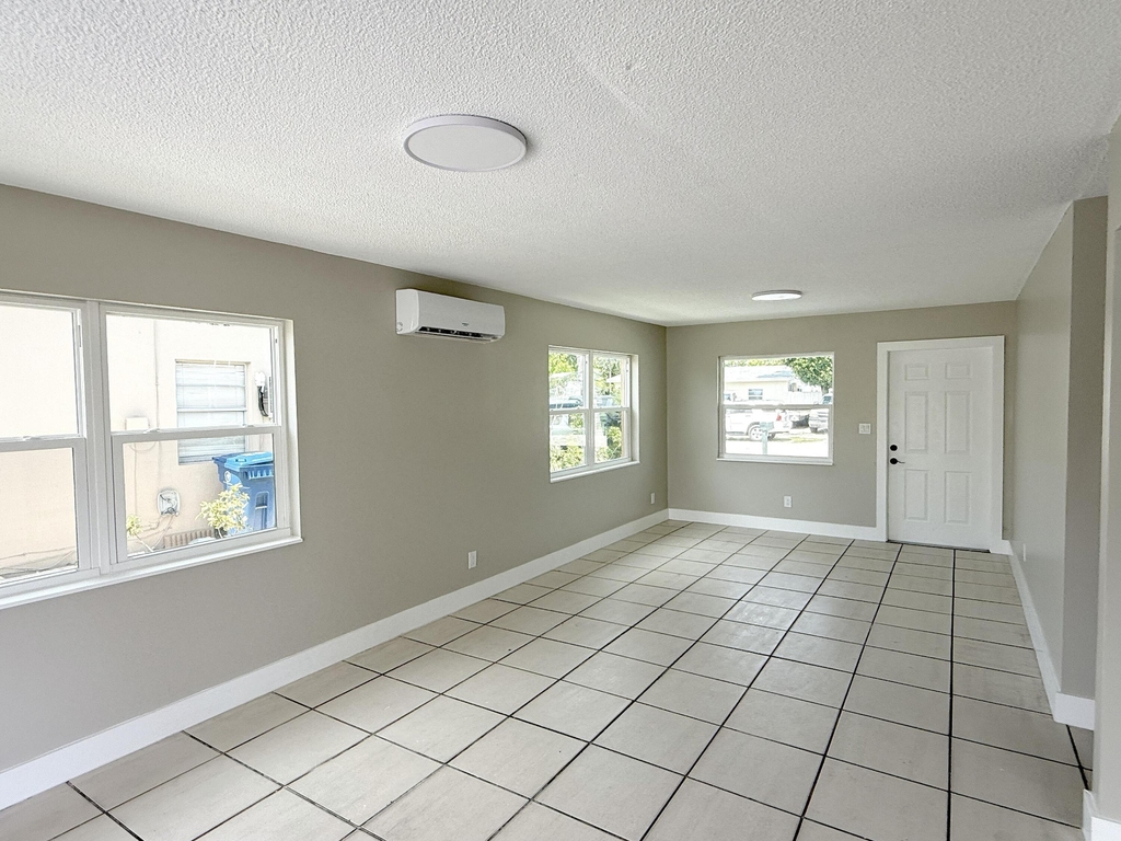 1920 Sw 44th Avenue - Photo 3