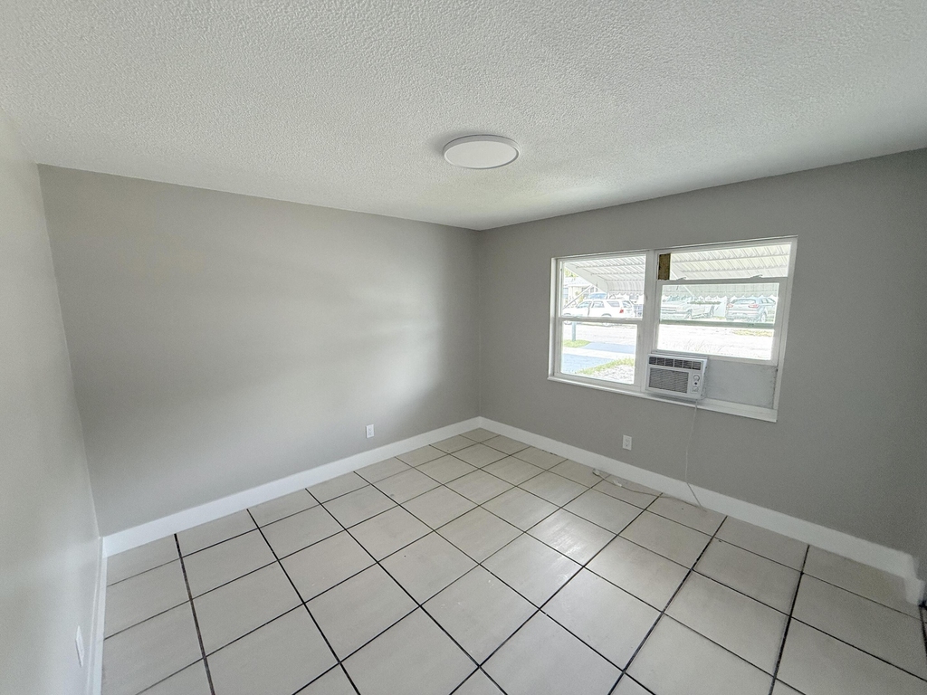 1920 Sw 44th Avenue - Photo 9