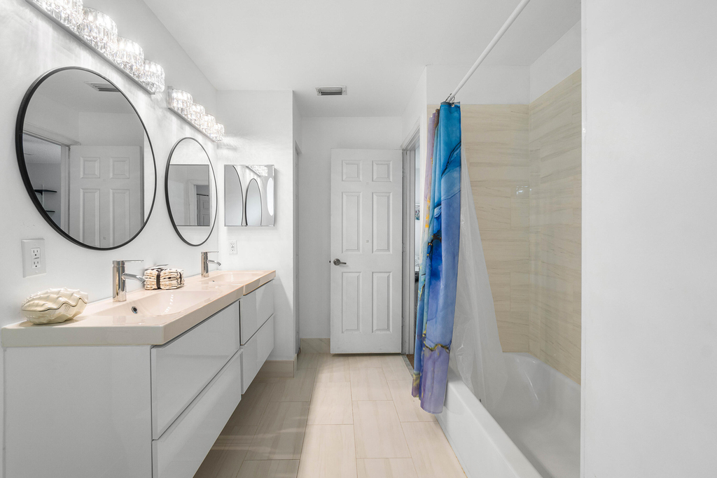 7087 Nw 78th Place - Photo 22