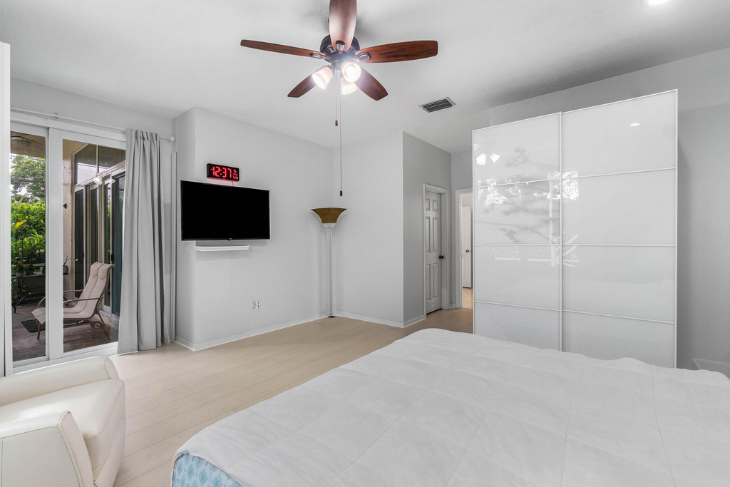 7087 Nw 78th Place - Photo 14