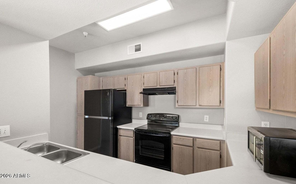 3236 E Chandler Boulevard - Photo 6