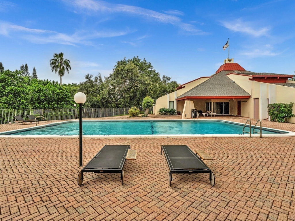 642 Nw 13th Street - Photo 1