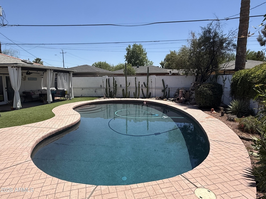 705 W Wilshire Drive - Photo 18