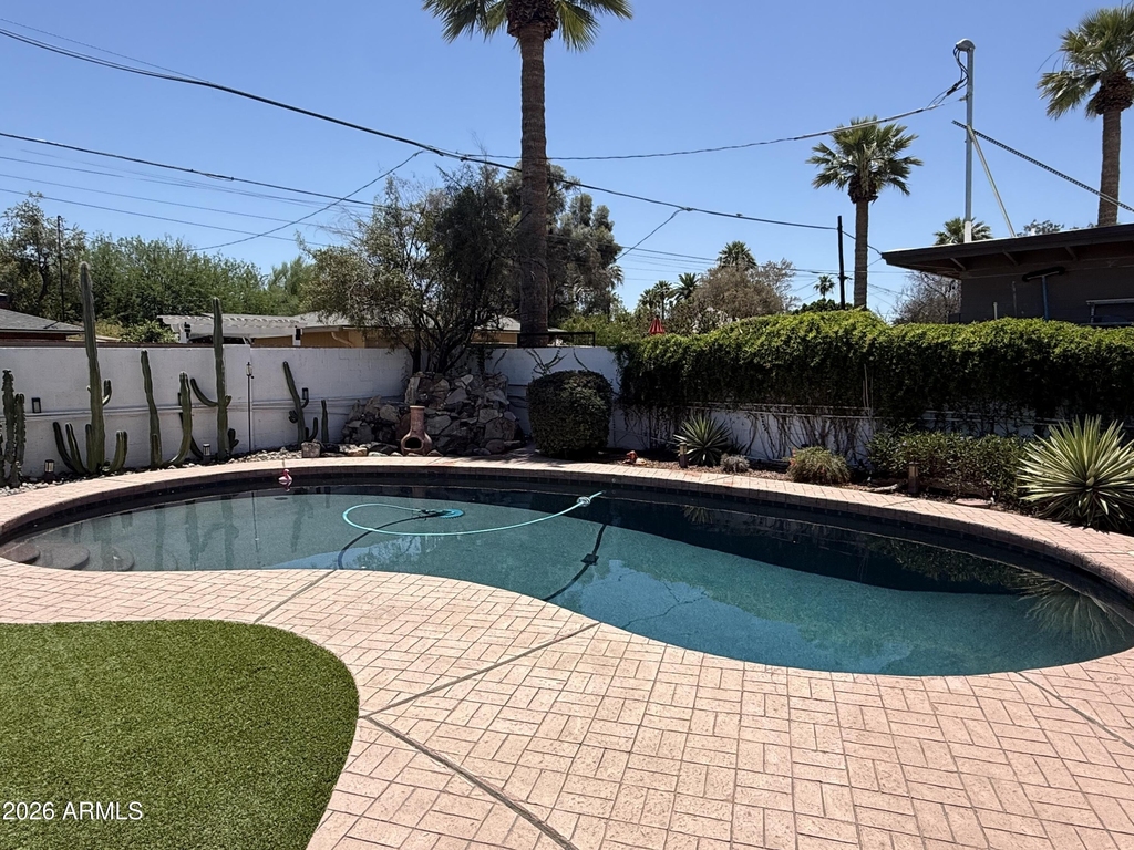 705 W Wilshire Drive - Photo 17