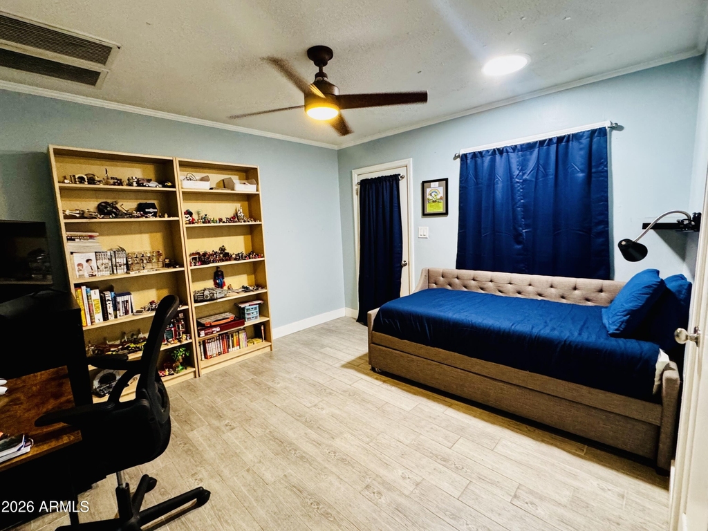 705 W Wilshire Drive - Photo 14