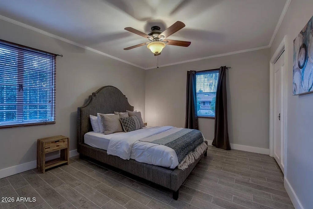 705 W Wilshire Drive - Photo 11