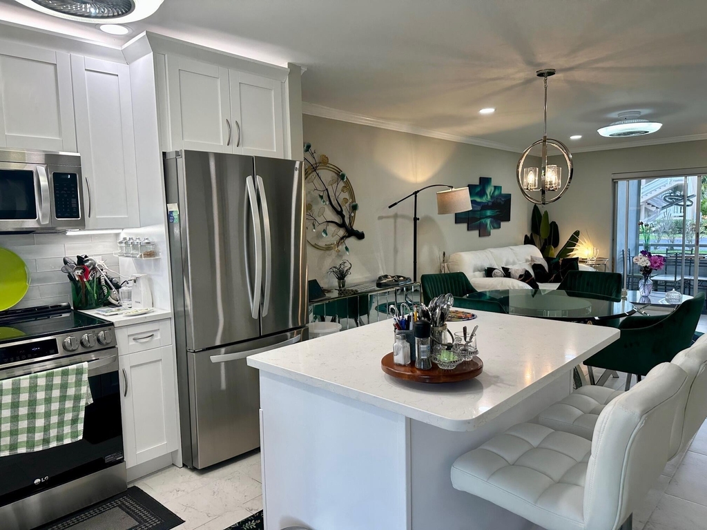 2721 Garden Drive N - Photo 4