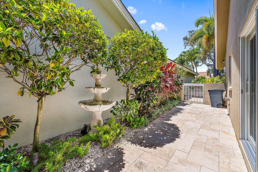 203 E River Park Drive - Photo 2