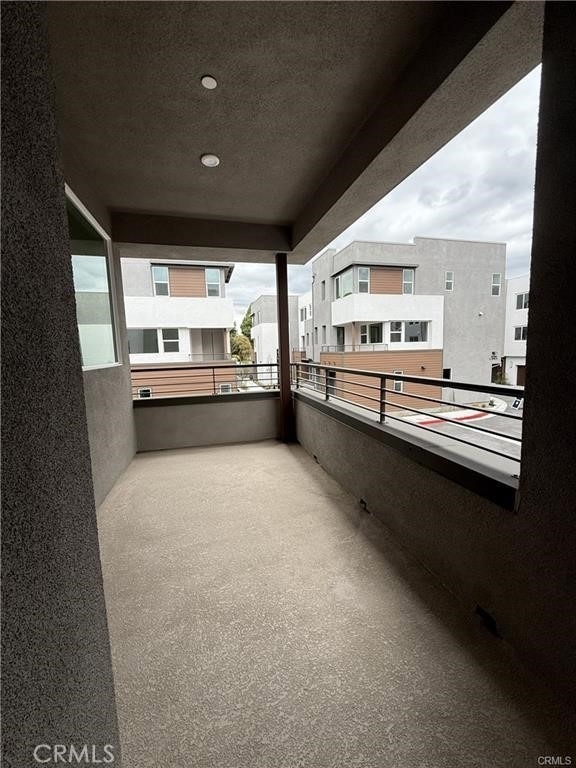 677 S Lyon St - Photo 3