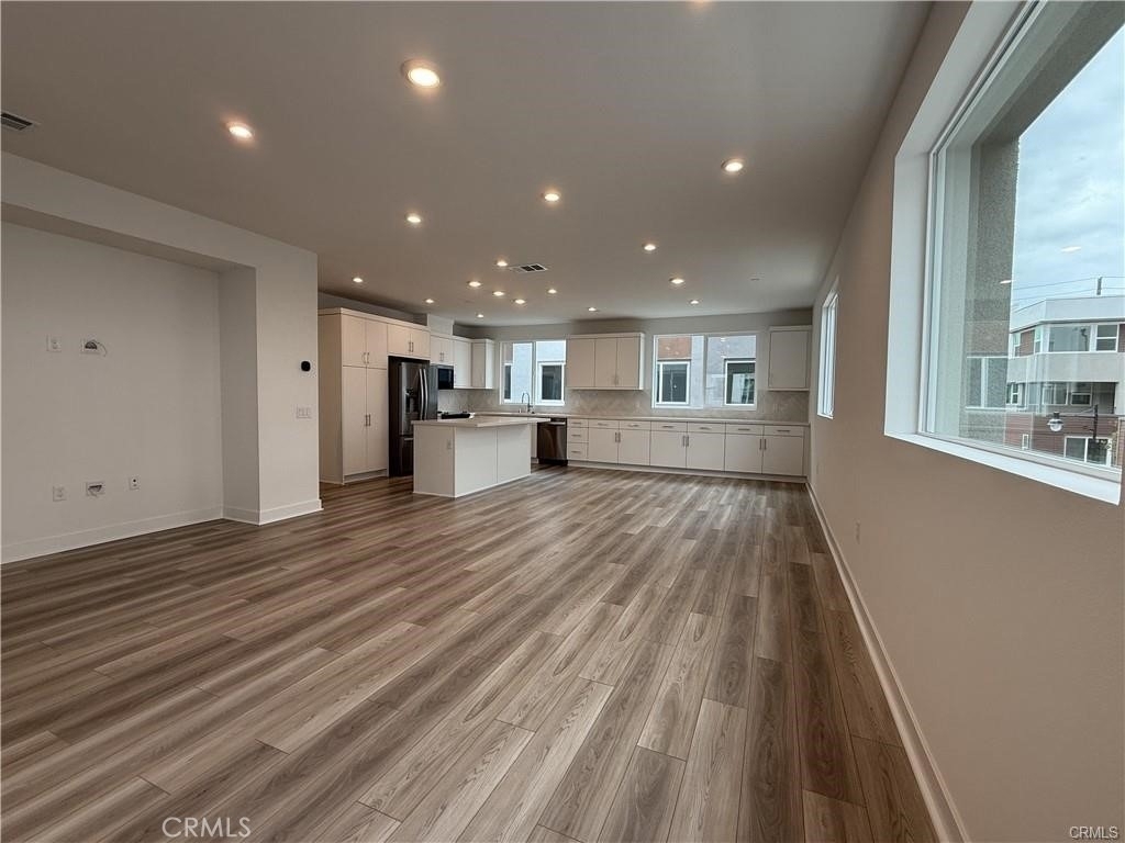 677 S Lyon St - Photo 2
