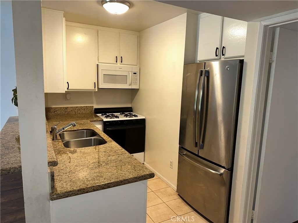 7101 Farralone Avenue - Photo 7