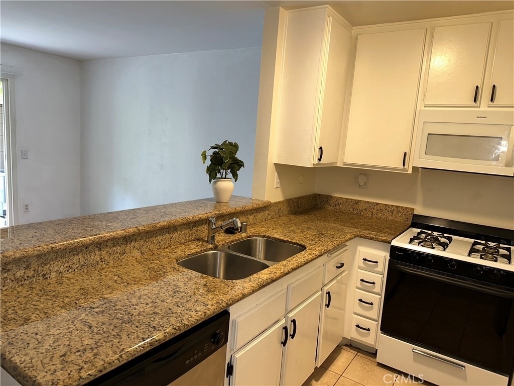 7101 Farralone Avenue - Photo 8