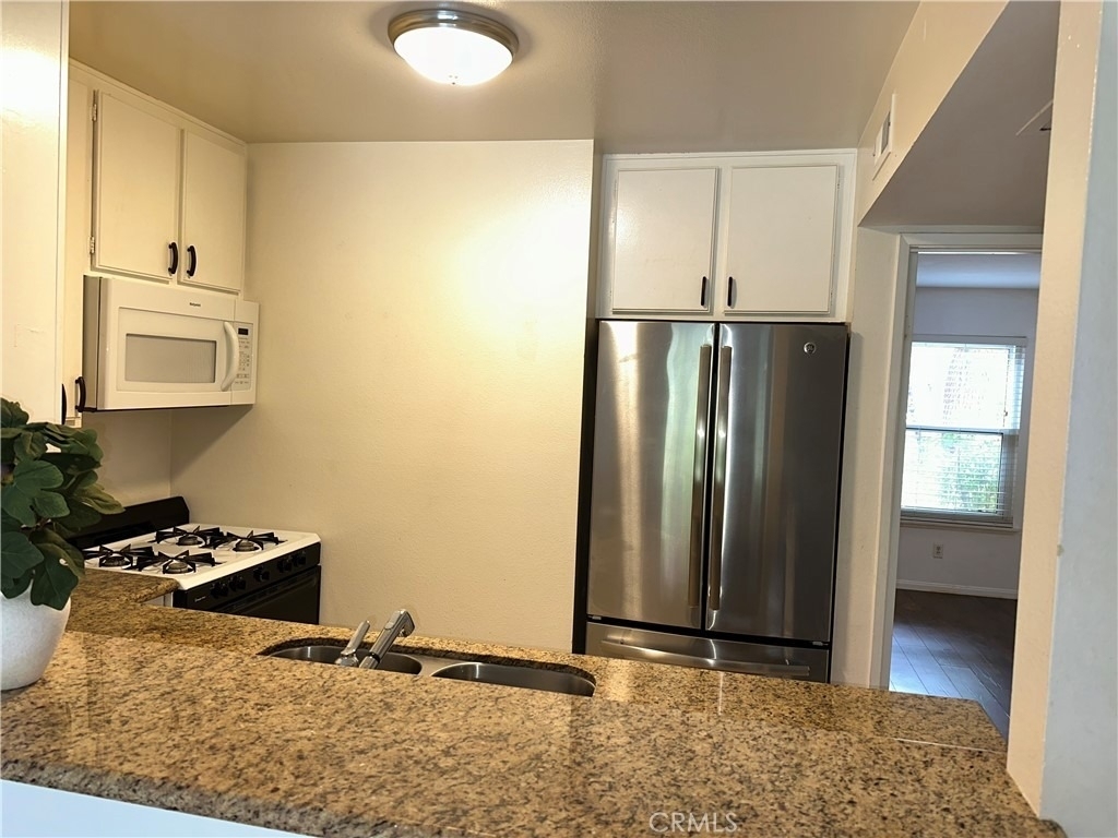 7101 Farralone Avenue - Photo 9