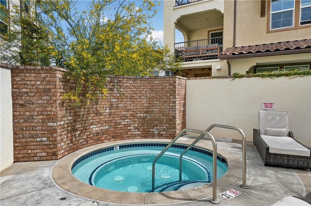 415 Besalu Terrace - Photo 34