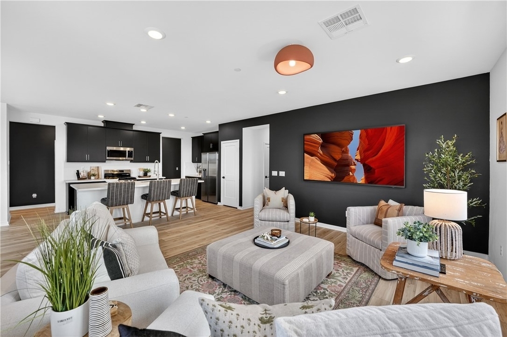 415 Besalu Terrace - Photo 5