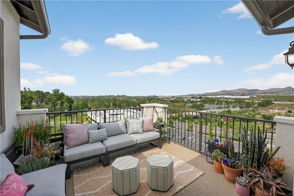 415 Besalu Terrace - Photo 16