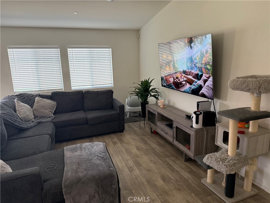 492 Foursquare - Photo 10