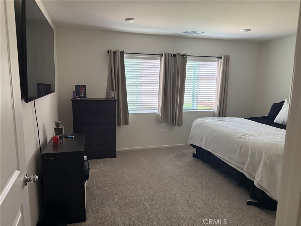 492 Foursquare - Photo 14