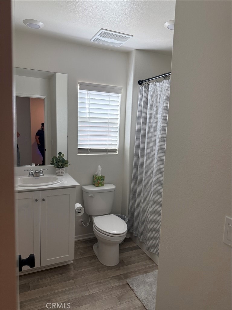 492 Foursquare - Photo 6