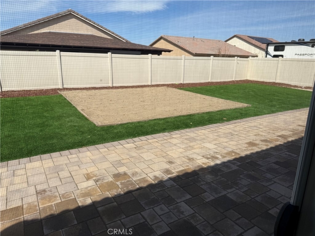 492 Foursquare - Photo 2