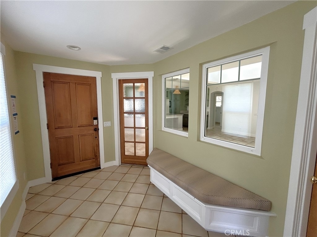 1938 Westminster - Photo 2