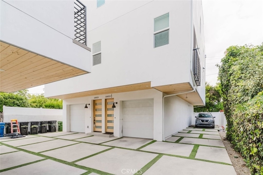 10853 Otsego Street - Photo 2