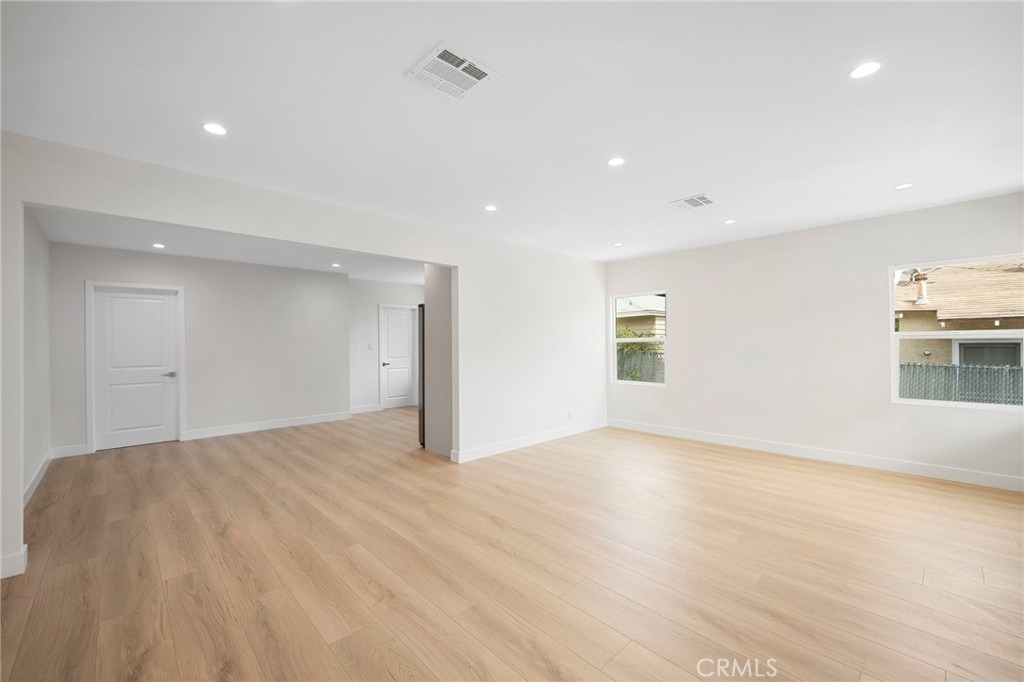2519 Manhattan Avenue - Photo 3