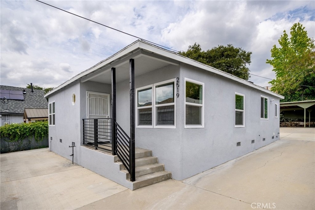 2519 Manhattan Avenue - Photo 0